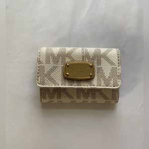 NWOT Michael Kors Logo Bifold Snap Keychain Wallet